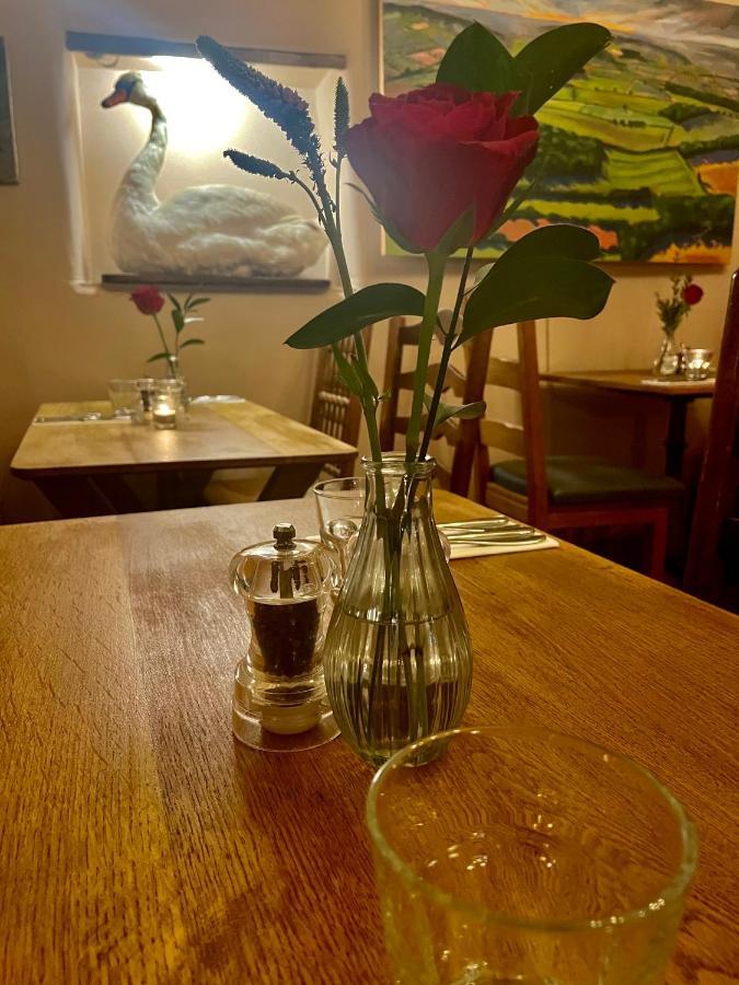 The Swan Inn Swinbrook Burford Exteriér fotografie
