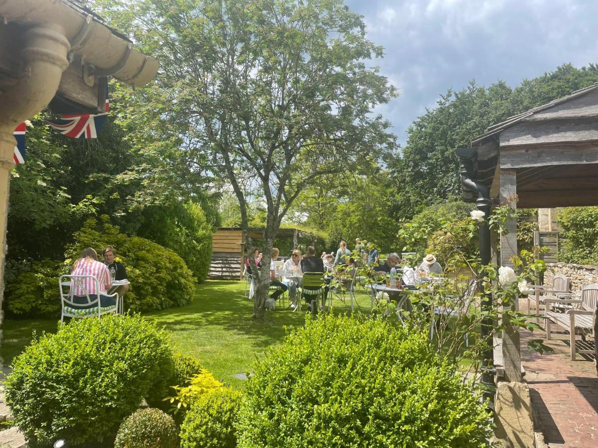 The Swan Inn Swinbrook Burford Exteriér fotografie