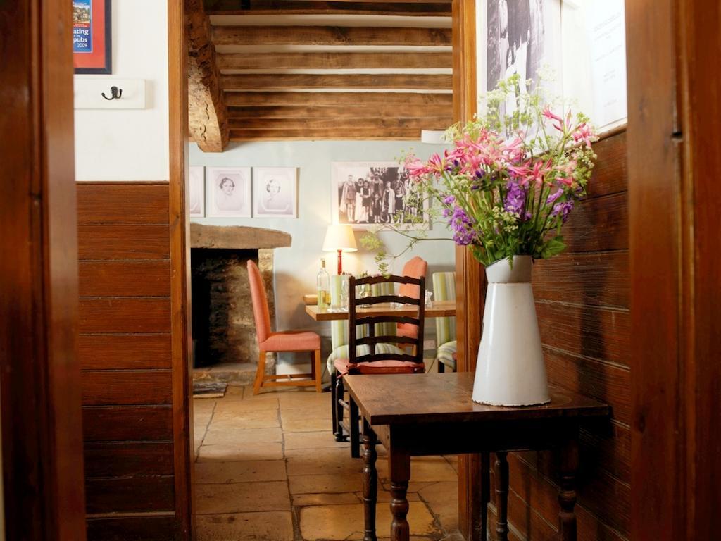 The Swan Inn Swinbrook Burford Exteriér fotografie